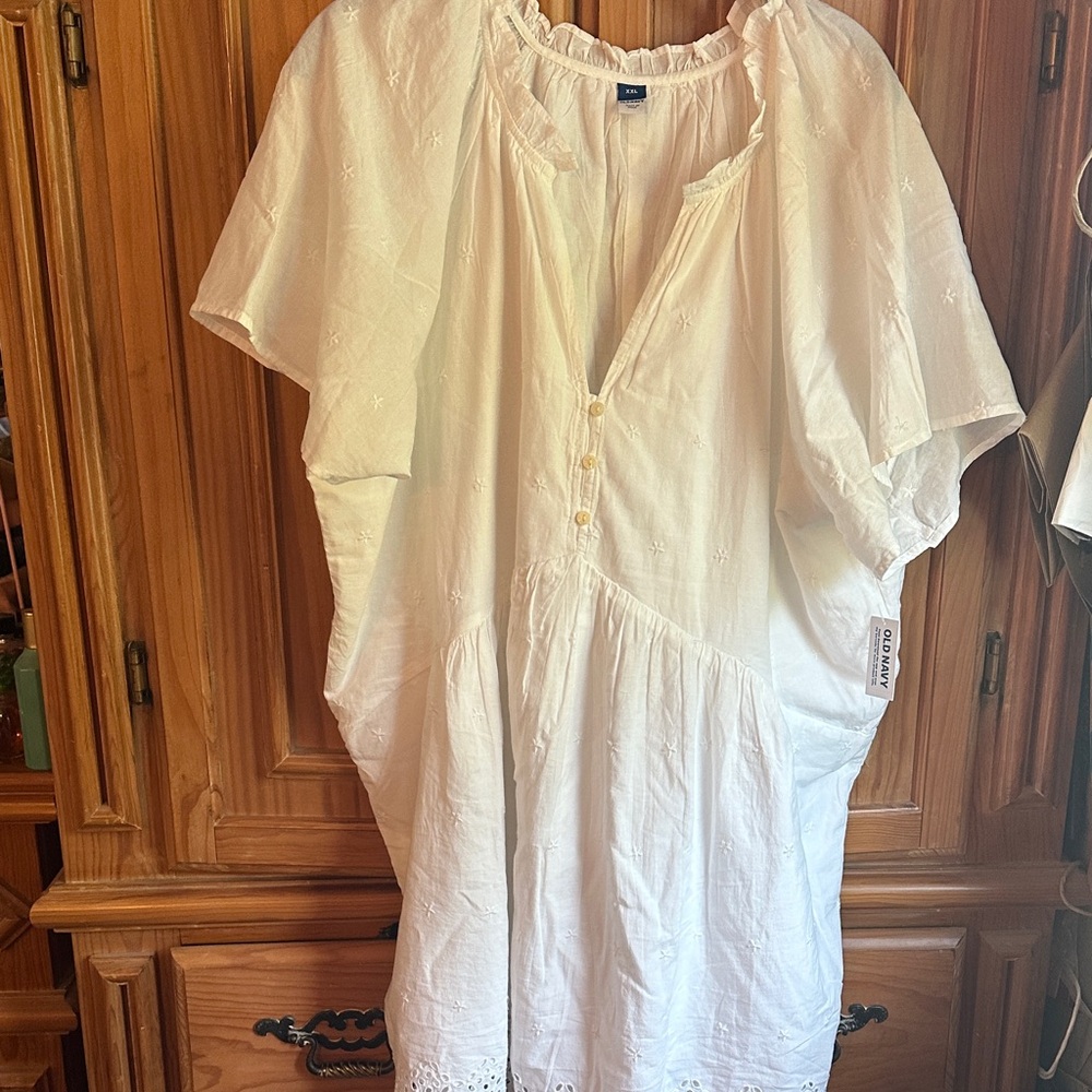 Old Navy White Ruffled dress with lace detail